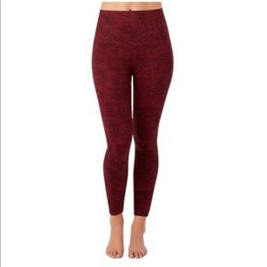 Spanx Seamless Look at Me Now Cropped Rose Leggings Size L.